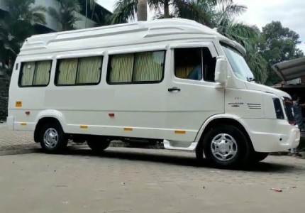 17 Seater Tempo Traveller